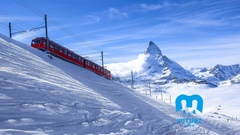 瑞士采尔马特列车疾驰而过-玉兔4K壁纸！
