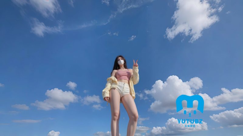 仰拍视角-夏日晴空-玉兔4K壁纸！